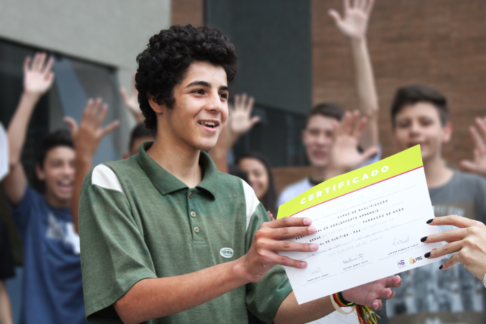 Curso gratuito de empreendedorismo atende 30 jovens do Ney Braga