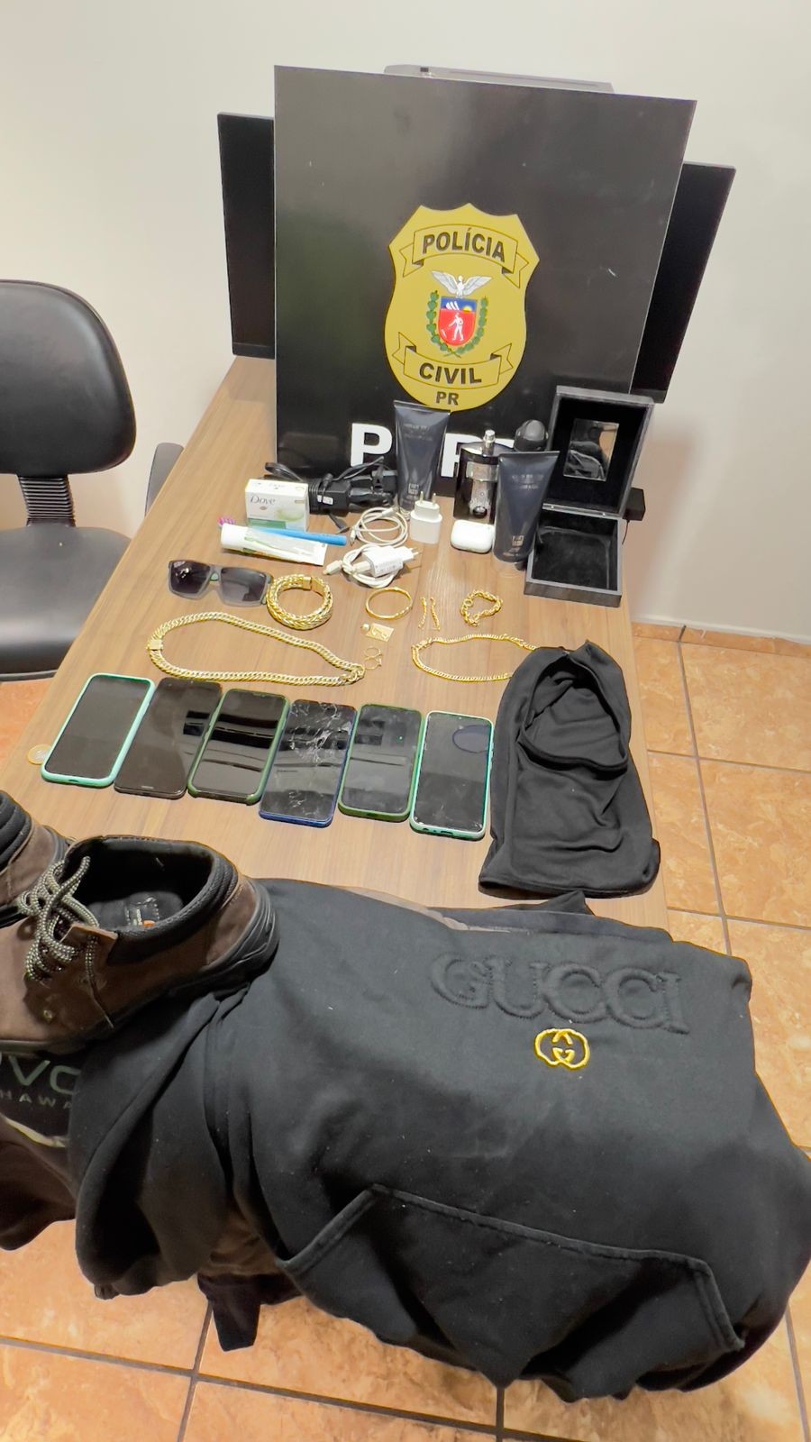 Polícia prende quatro suspeitos de assalto a residência em Porto Rico