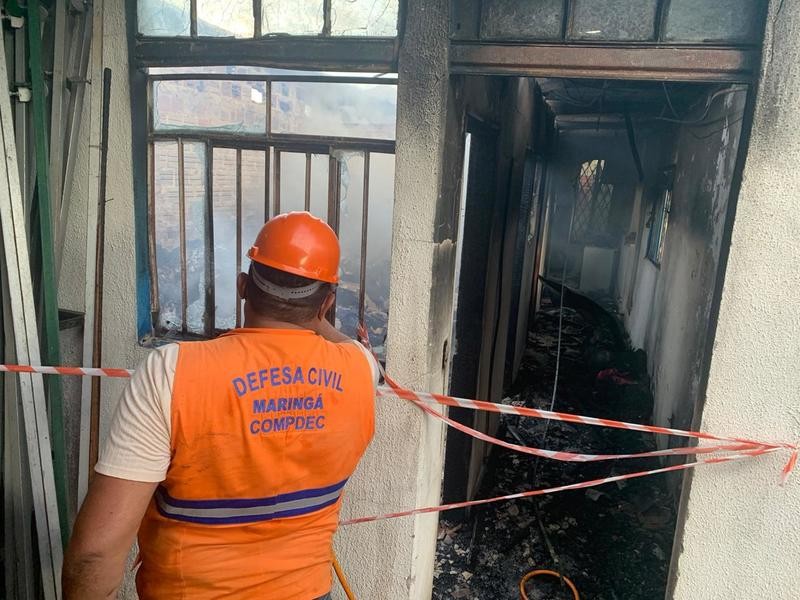 Incêndio destrói depósito de floricultura em Maringá