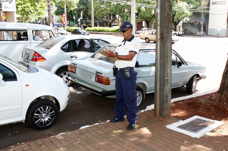 MP exige vagas especiais de estacionamento para autistas em Maringá