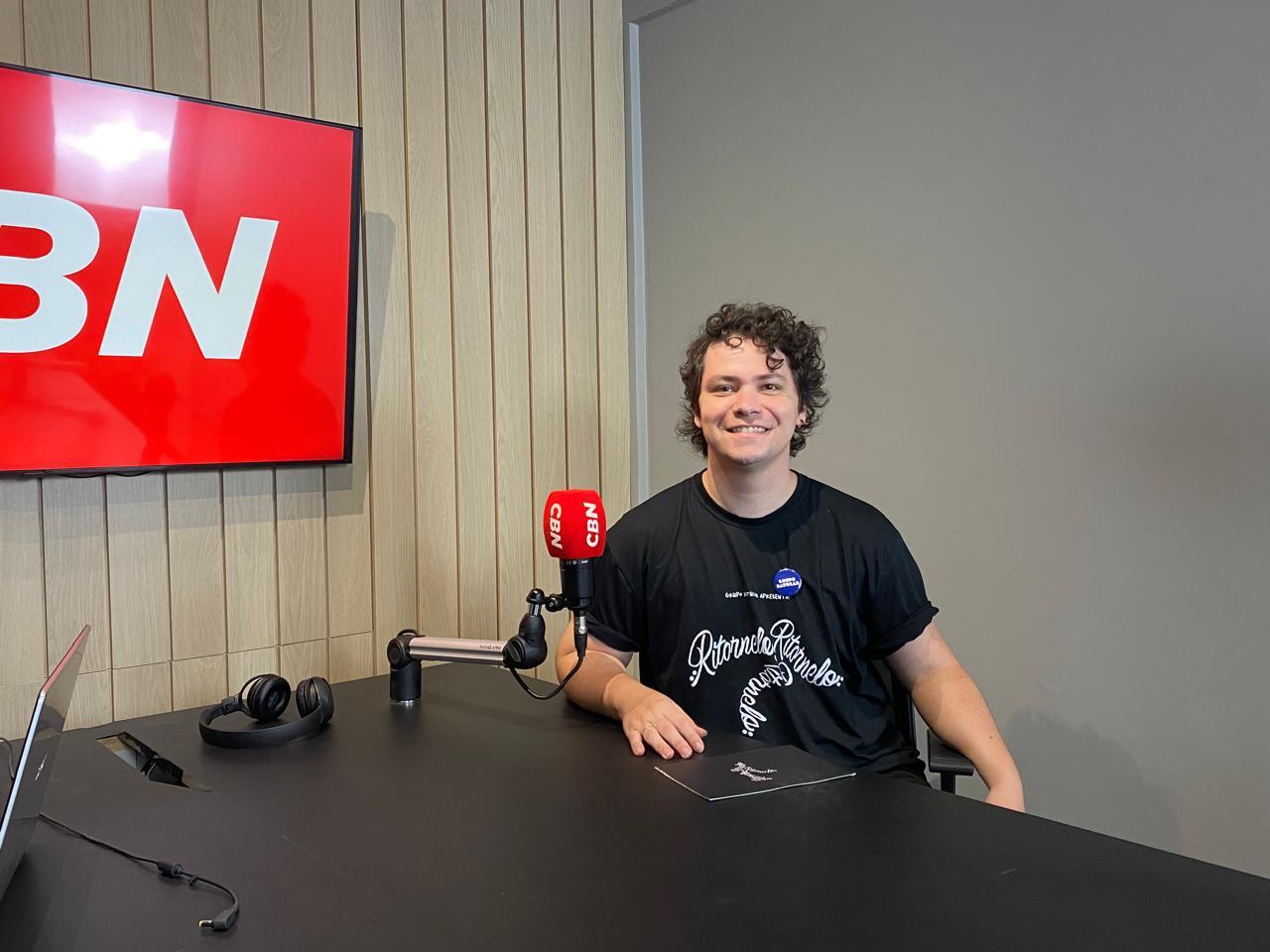 Espetáculo Ritornelo transforma lixo em música em Maringá