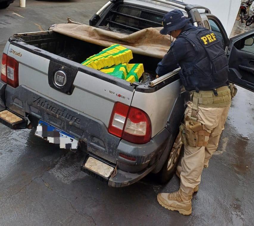 Utilitário é apreendido com 280 kg de maconha na região