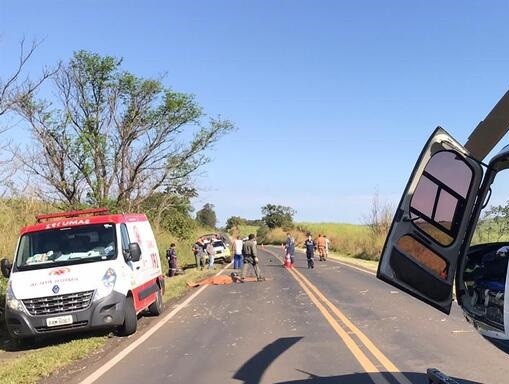 Motociclista bate contra carreta e morre na PR-317