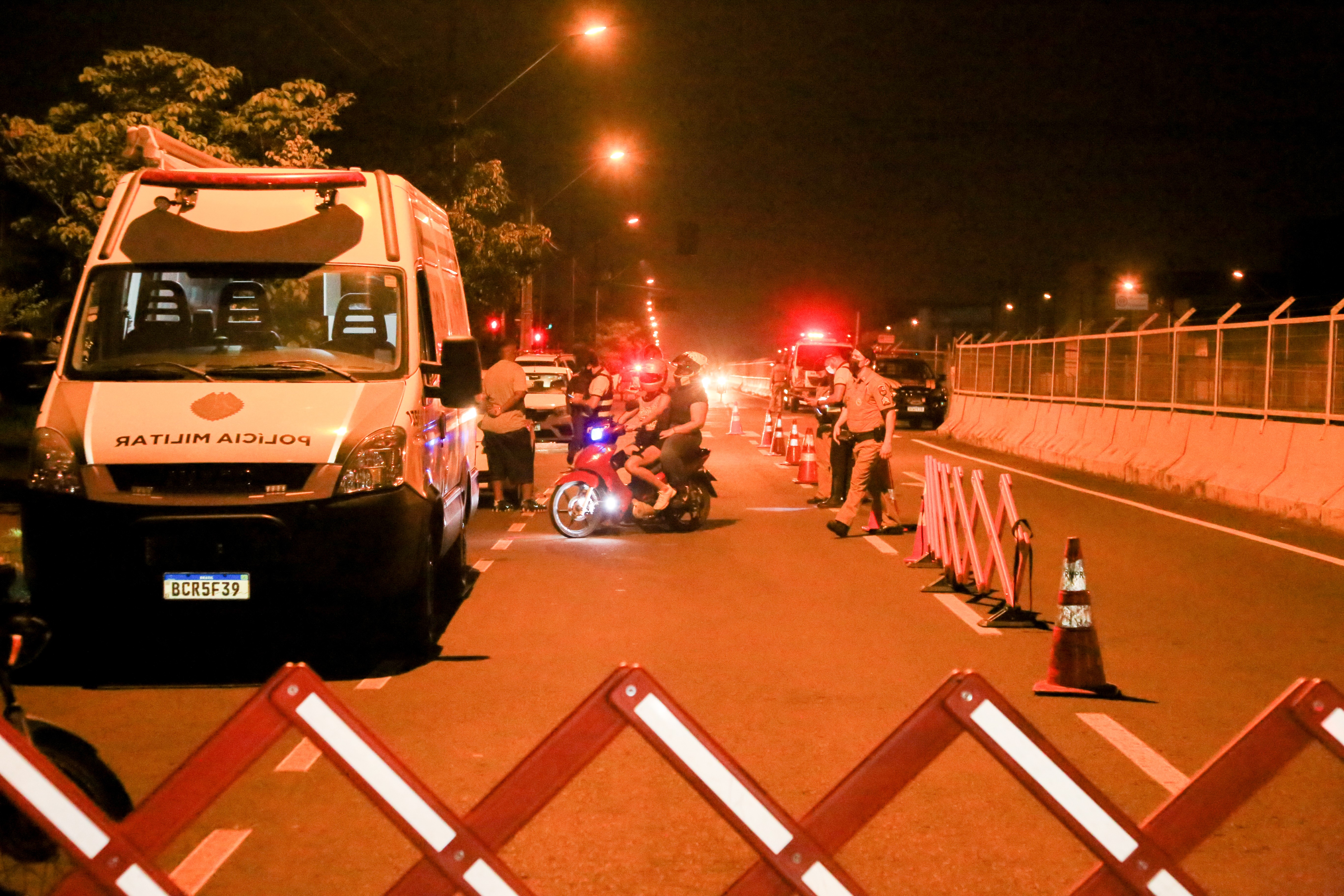 Operação Sossego flagra festa clandestina com centenas de pessoas