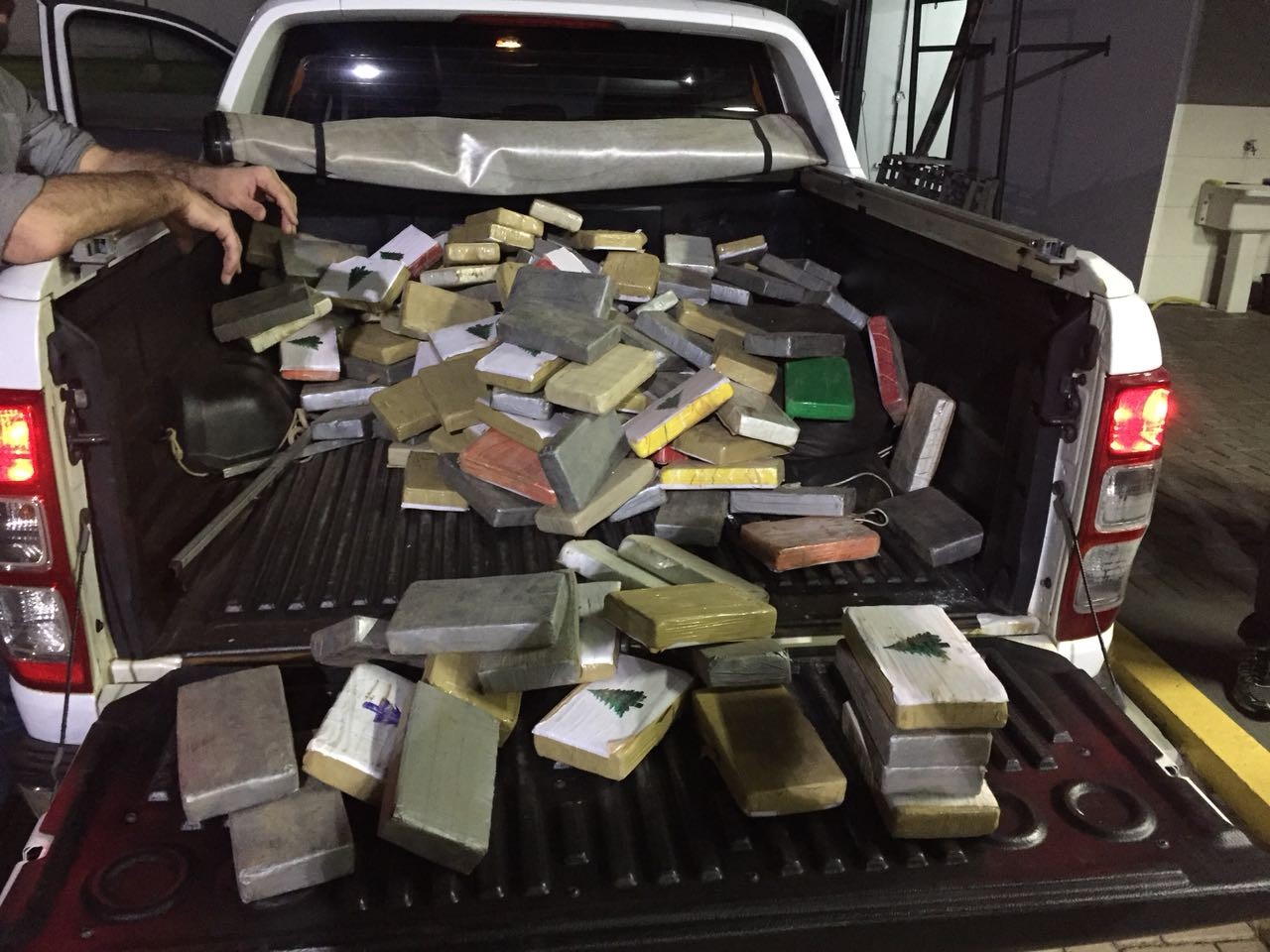 Polícia Federal apreende quase 300 quilos de cocaína