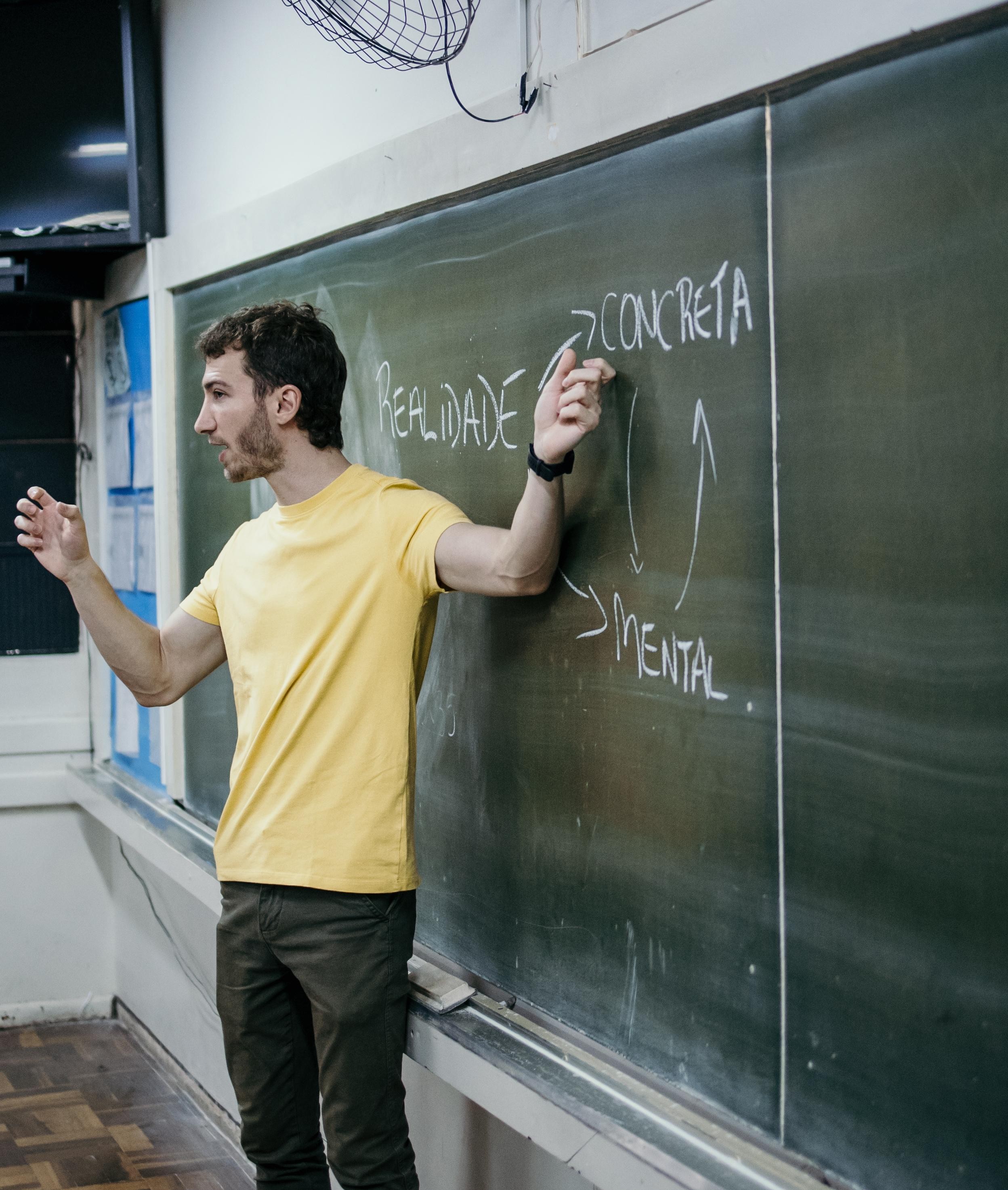 Autor maringaense relança livro de prosa poética nesse sábado (12)
