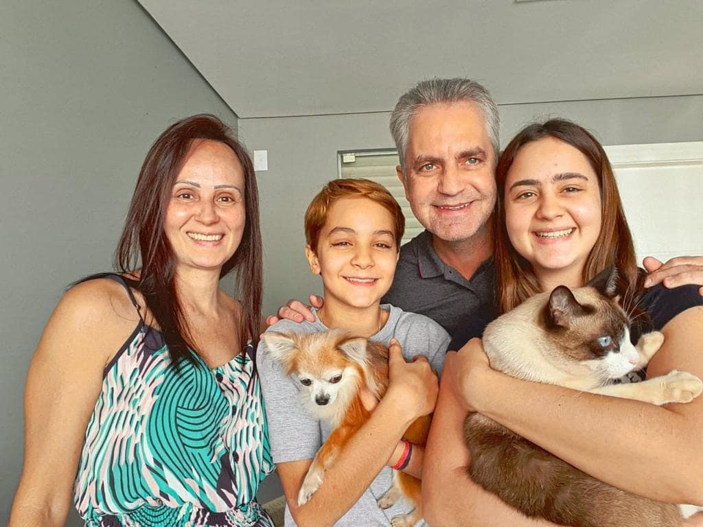 Mulher e filho do prefeito de Maringá testam positivo para coronavírus