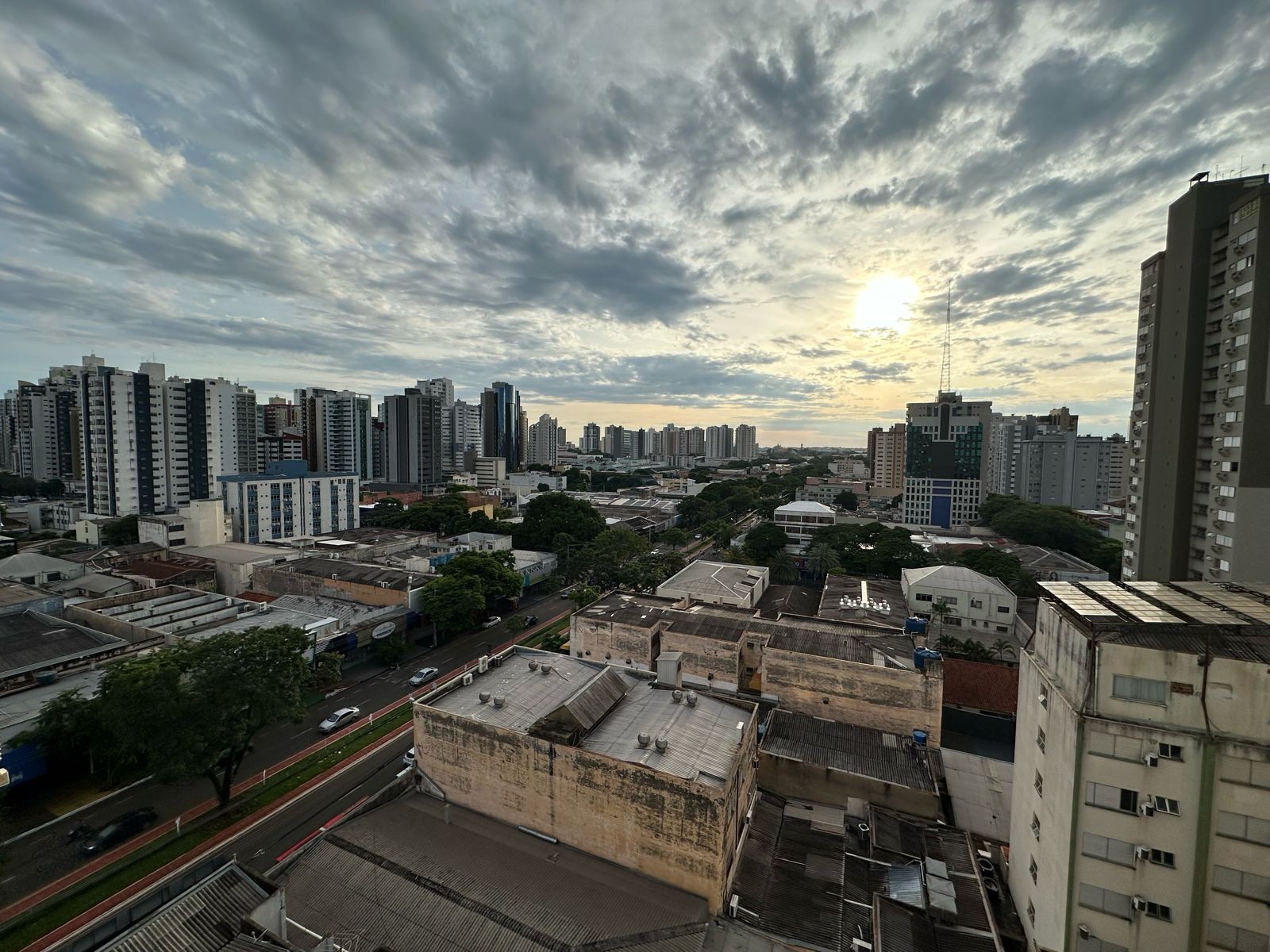 Simepar prevê calor e pancadas de chuva nesta quinta-feira (29)