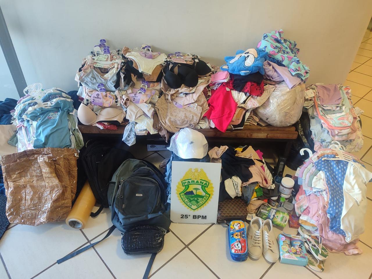 Quatro pessoas de origem estrangeira são presas suspeitas de furtar lojas de shopping