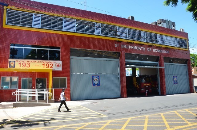 Quatro jovens ficam feridos em capotamento na PR-317