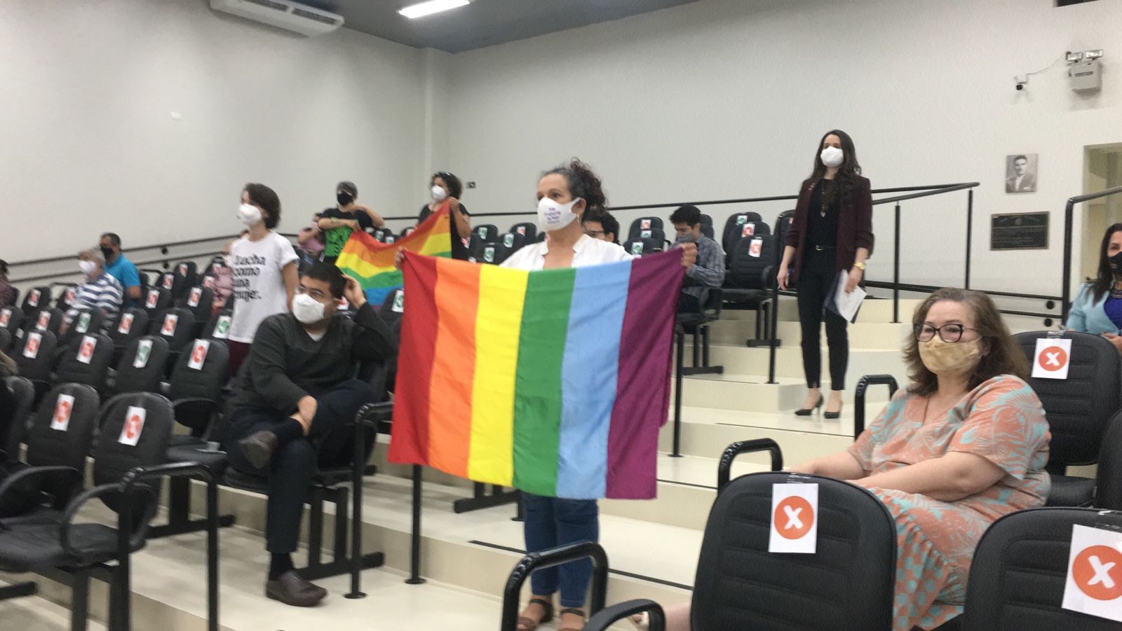 Vereadores aprovam Conselho Municipal LGBTQIA+