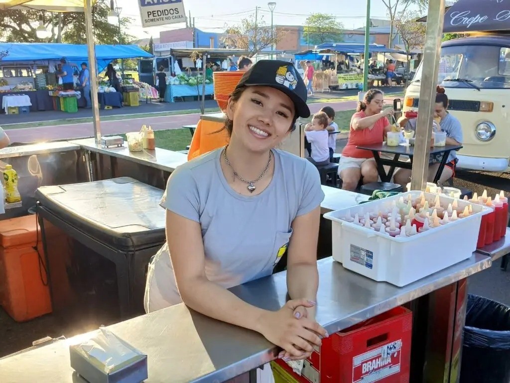 Conheça a maringaense que faz sucesso na web com vídeos nas feiras