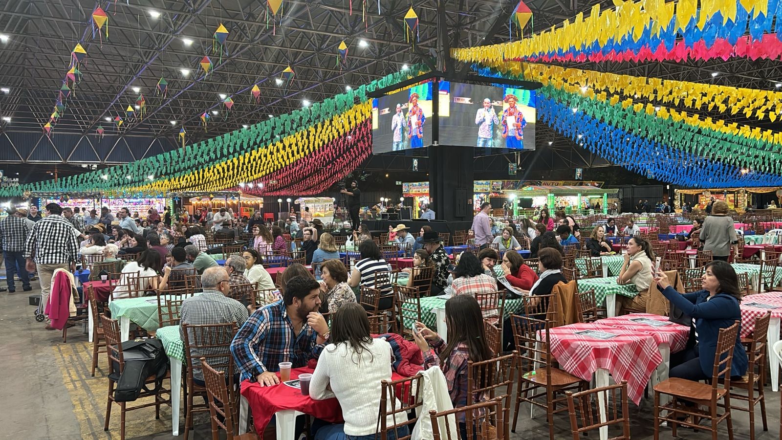 Arraiá gratuito promove a cultura junina em Maringá