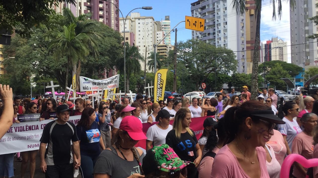 Dia Internacional da Mulher é celebrado com caminhada
