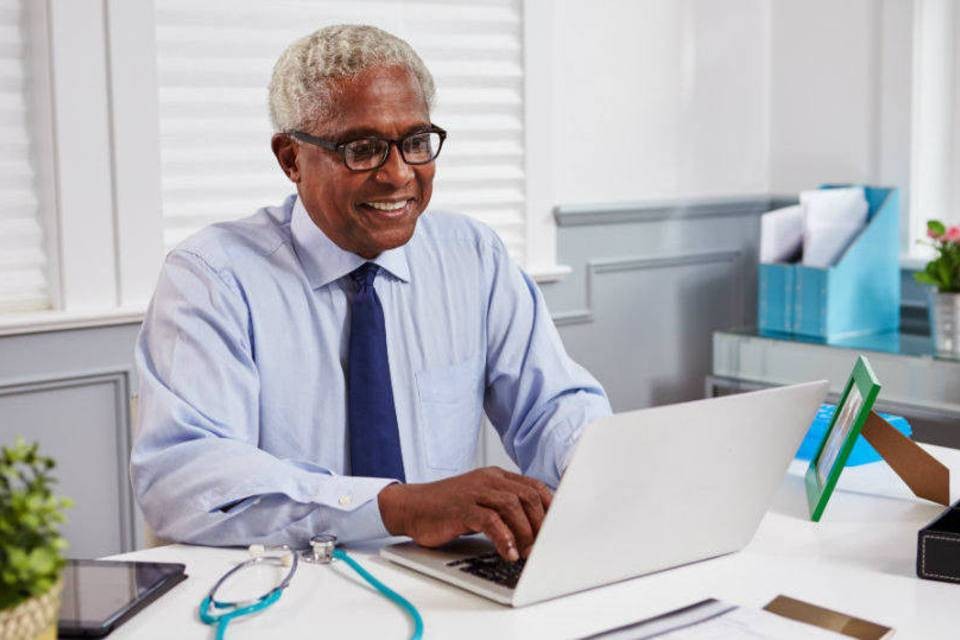 Empresas estão criando programas para inserir a terceira idade no mercado trabalho