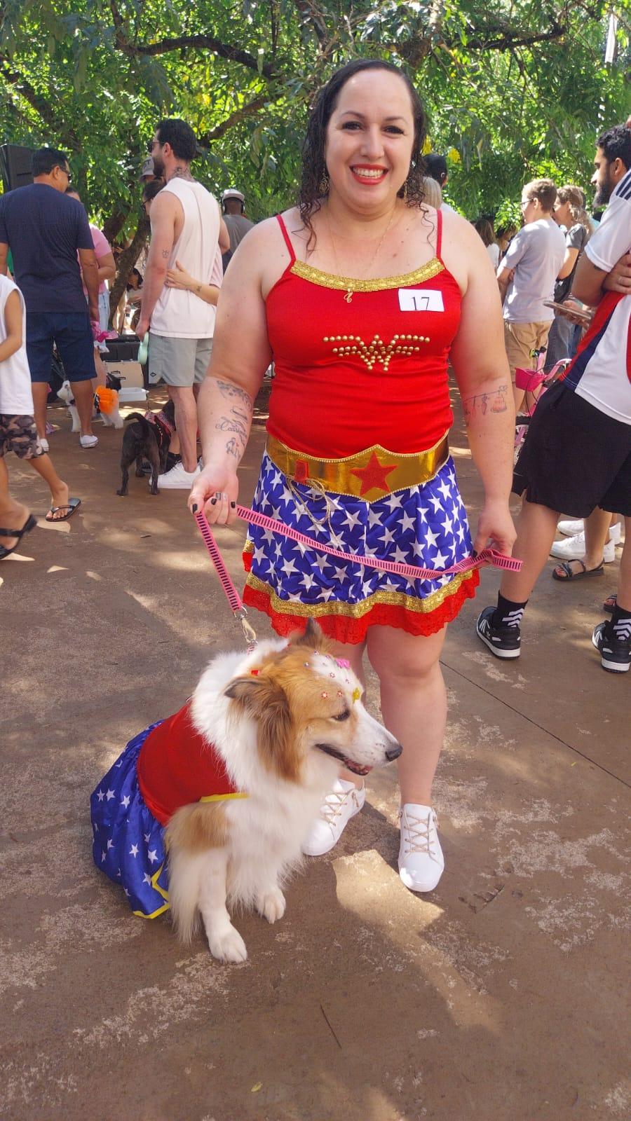 1º CarnaPet: cães se divertem com tutores