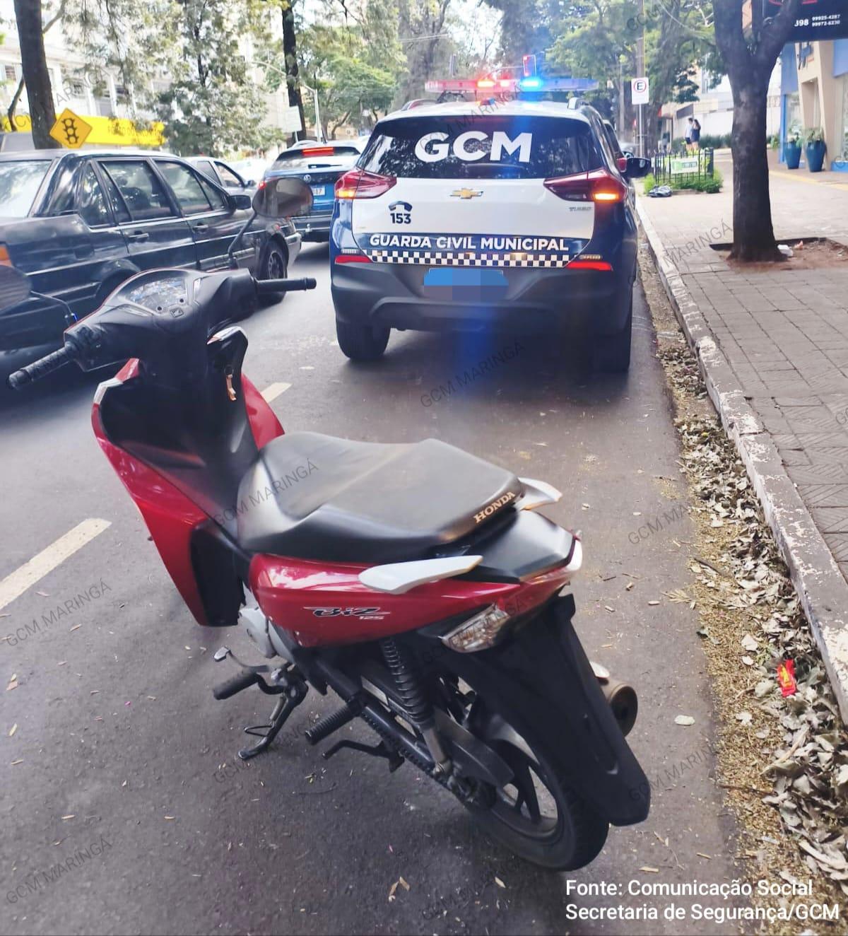 GCM remove motoneta que circulava sem placa há cinco anos