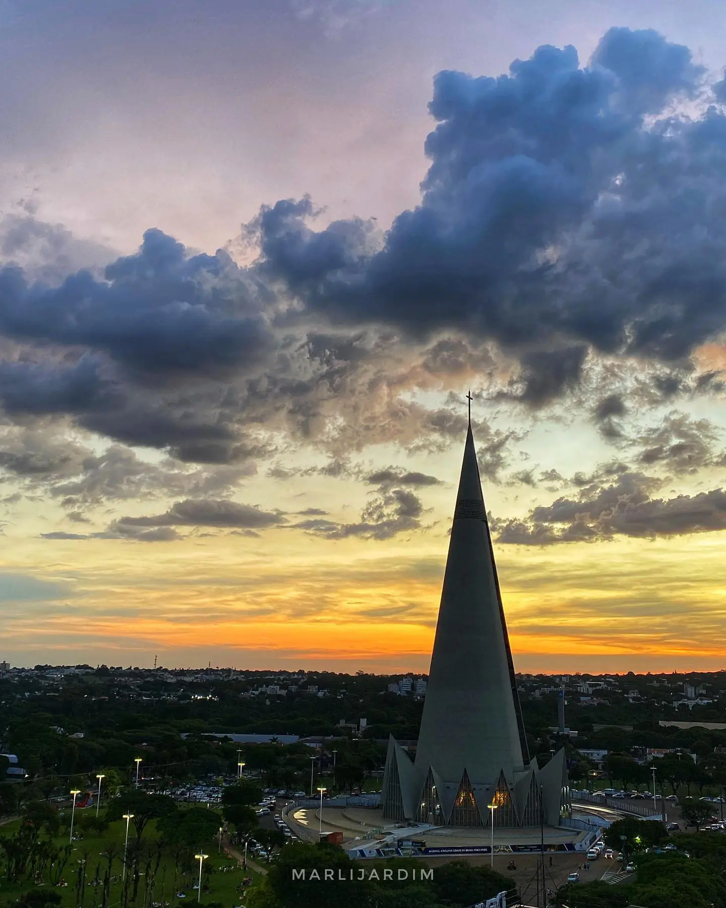 Domingo com predomínio de sol e máxima de 30ºC em Maringá