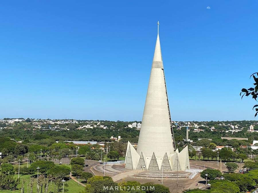 Sexta-feira (6) com céu limpo e calor em Maringá