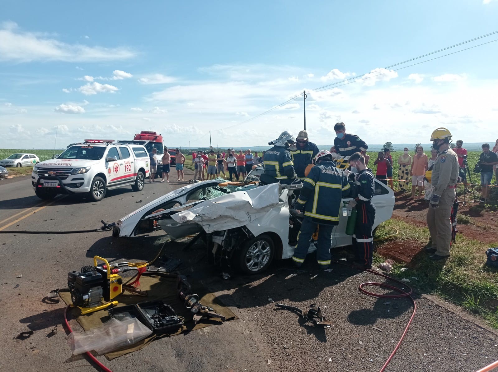 Mulher morre em acidente na PR-317 em Iguaraçu e seis pessoas ficam feridas