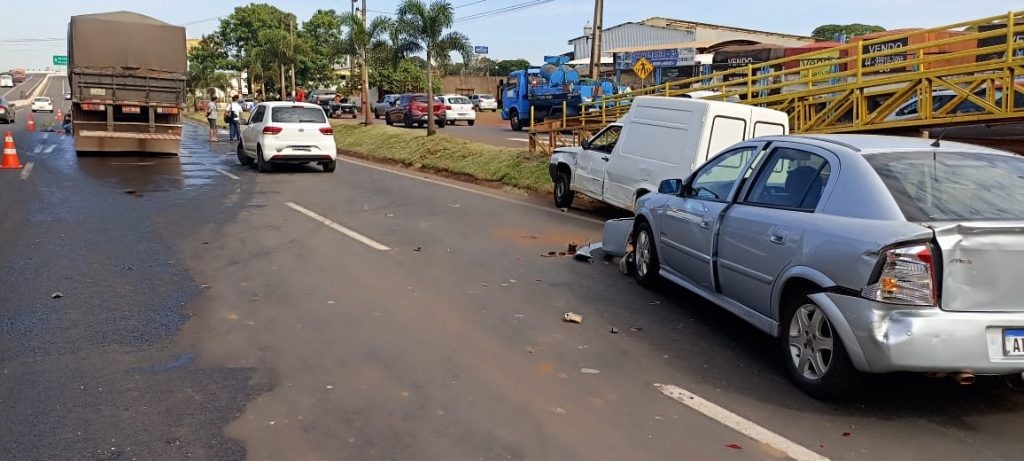 Acidentes na BR-376, entre Maringá e Sarandi, deixam trânsito congestionado