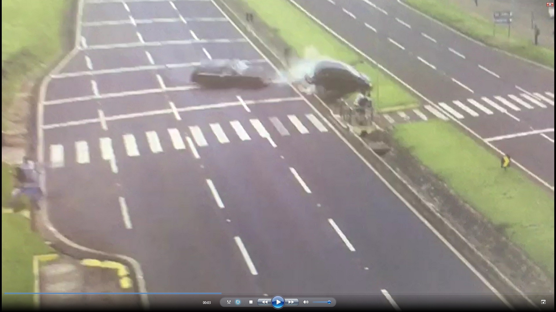 Pedestres quase são atropelados na PR-317