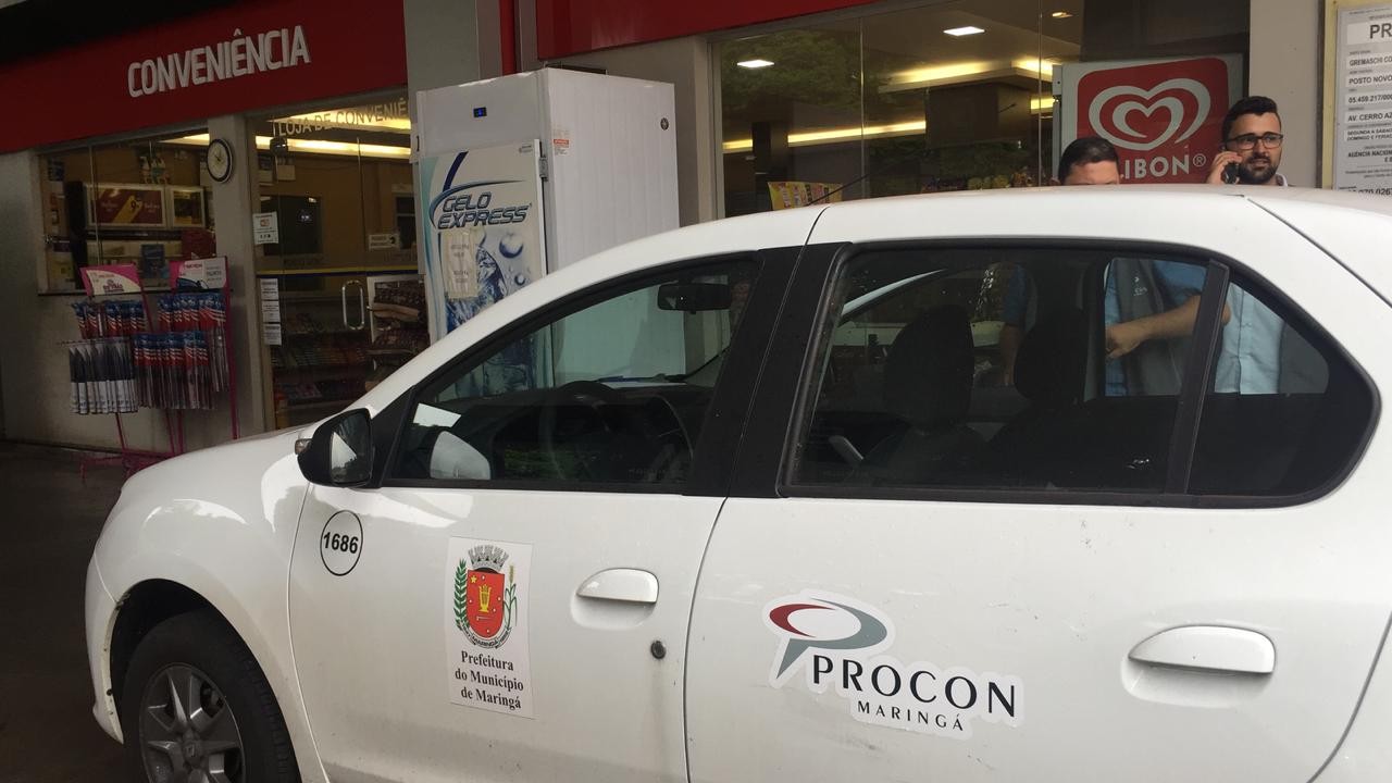 Fiscais percorrem postos para análise de combustíveis em Maringá