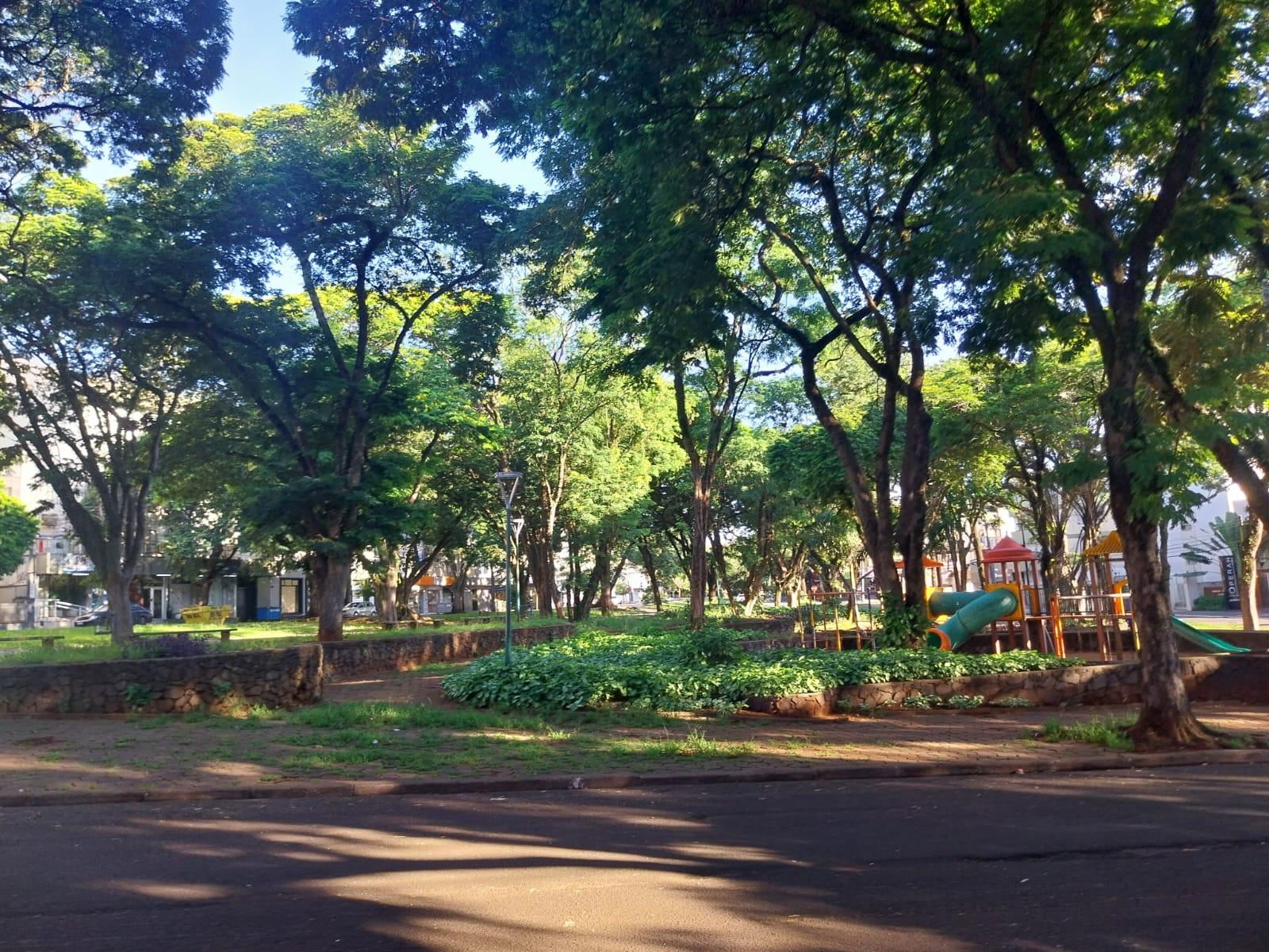 Temperatura pode chegar a 33 ºC neste domingo (16) em Maringá