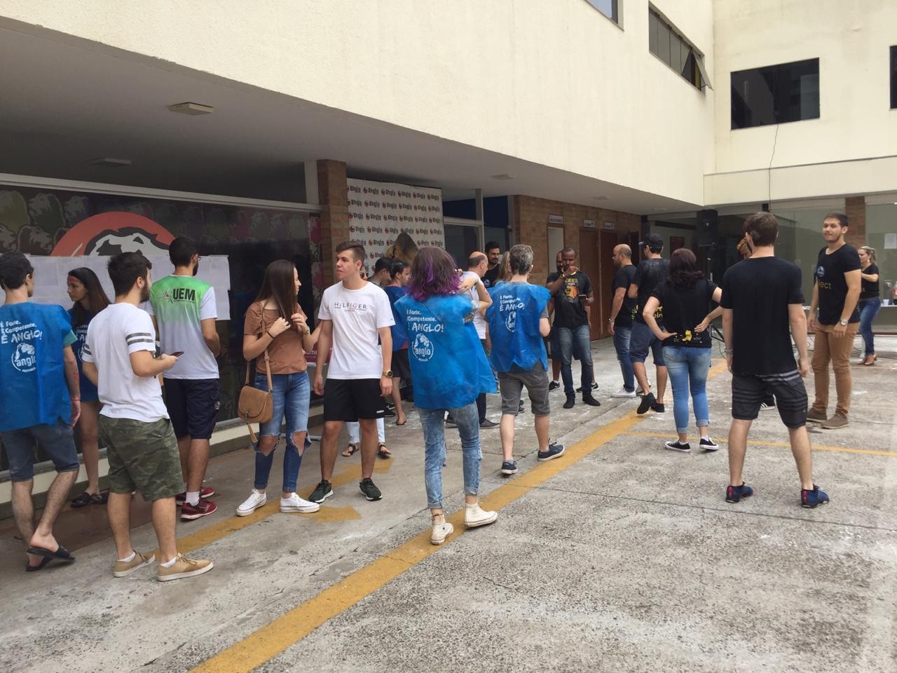 Aprovados no vestibular comemoram ingresso na UEM