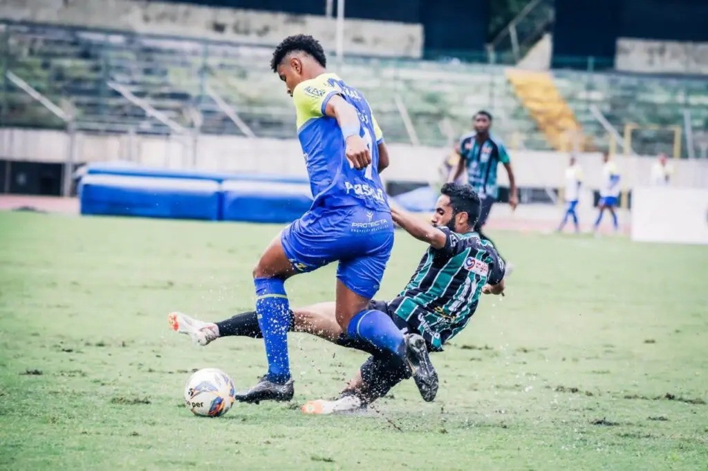 Depois de muita chuva, Maringá FC vence mais uma no Paranaense