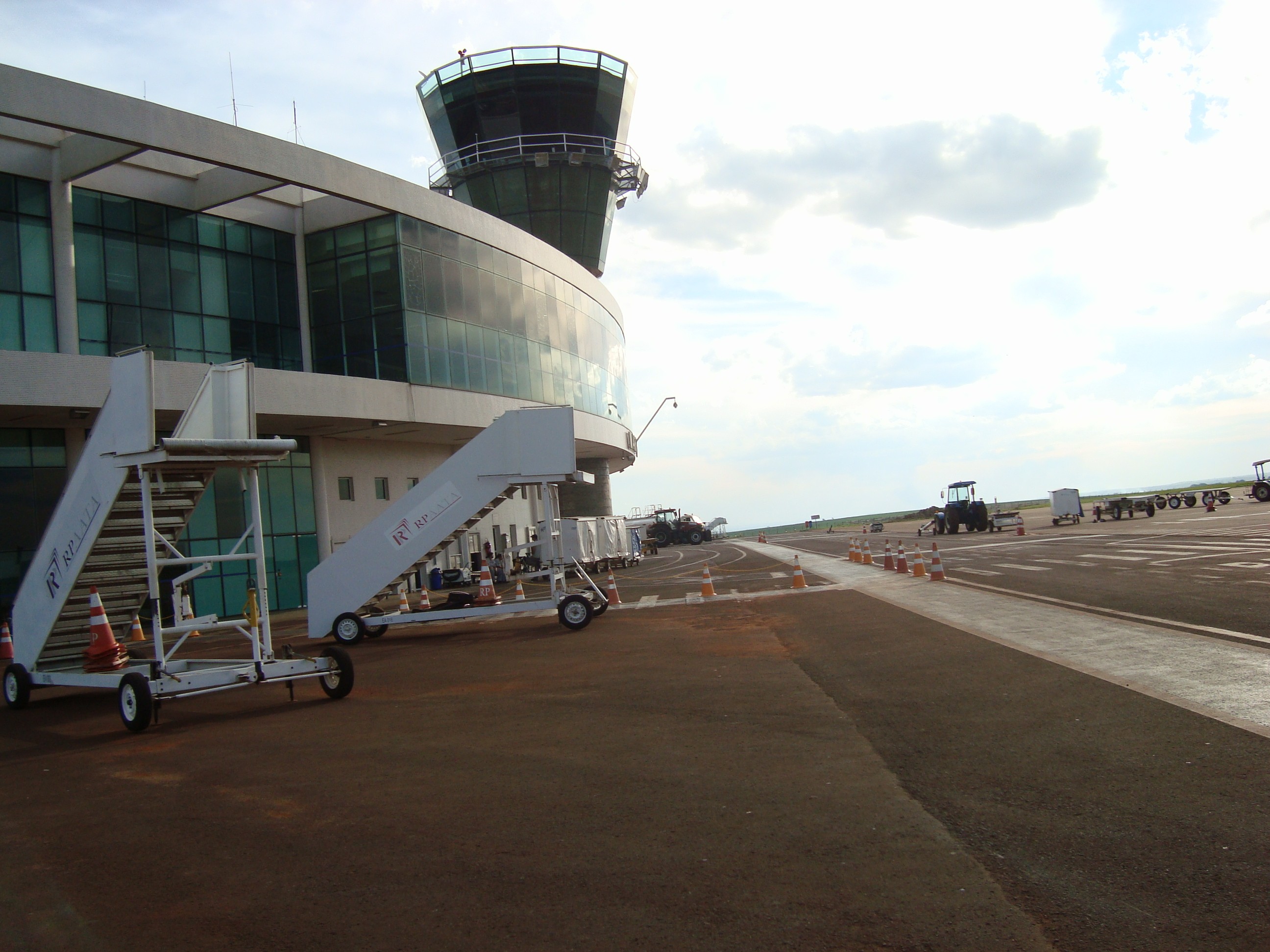 Maringá deixa de ter terminal de cargas internacionais no aeroporto
