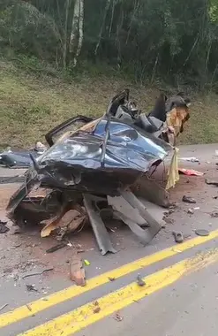 Criança ferida é transportada de helicóptero ao hospital após acidente na PR-460. Uma pessoa morreu