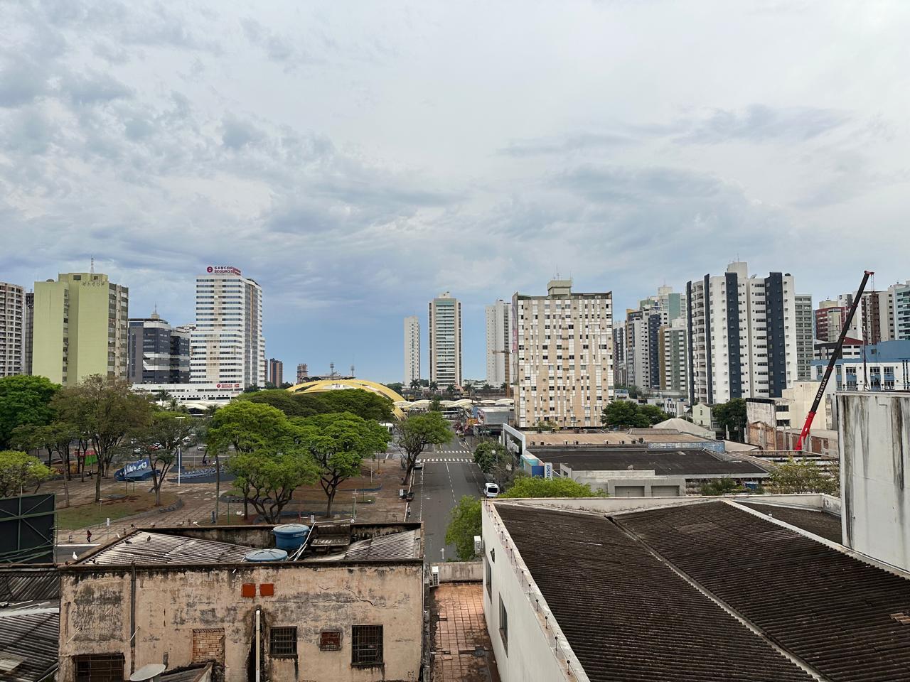 Terça-feira (16) terá máxima de 33º C e tempo firme em Maringá