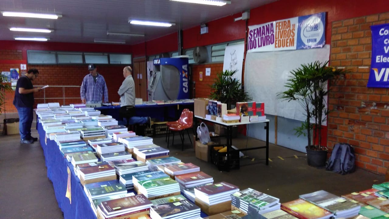 Feira da Editora da UEM oferece livros a partir de R$ 5
