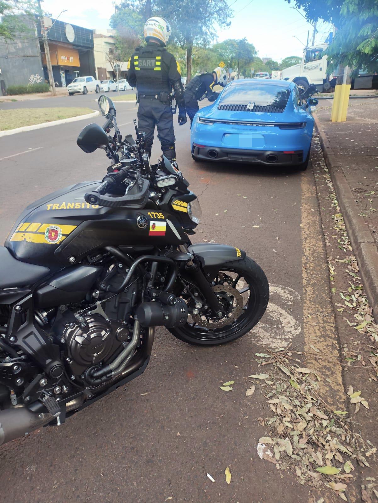 Porsche 911 é flagrado com mais de R$ 61 mil em débitos em Maringá