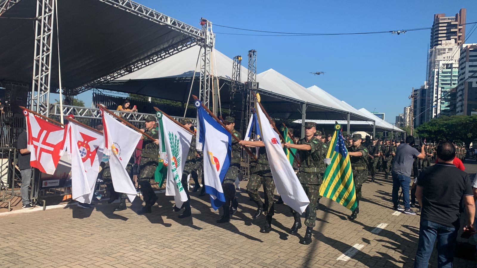 Maringá celebra 75 anos com desfile em frente à Catedral