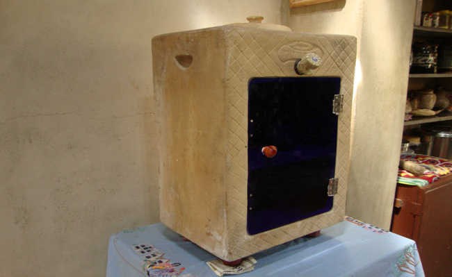 Geladeira sustentável dispensa eletricidade para funcionar