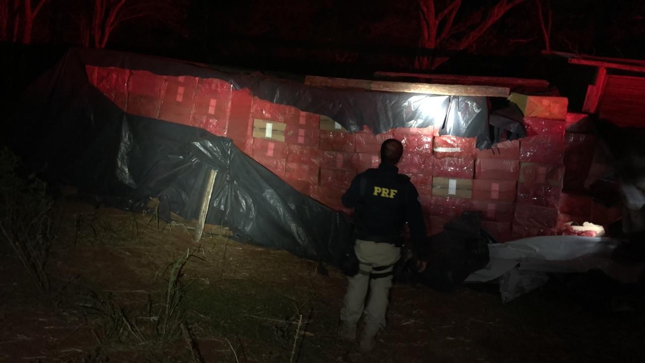 PRF, PF e Exército apreendem 1,5 milhão de carteiras de cigarro