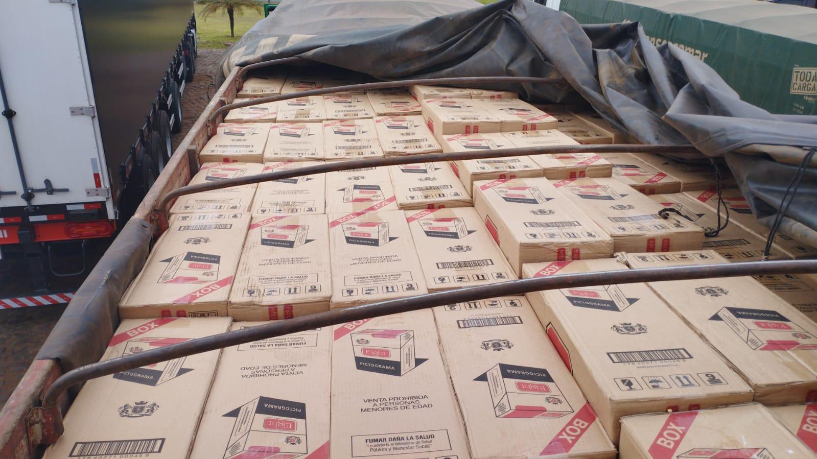 Caminhão com nota fiscal quente transportava 350 mil maços de cigarros