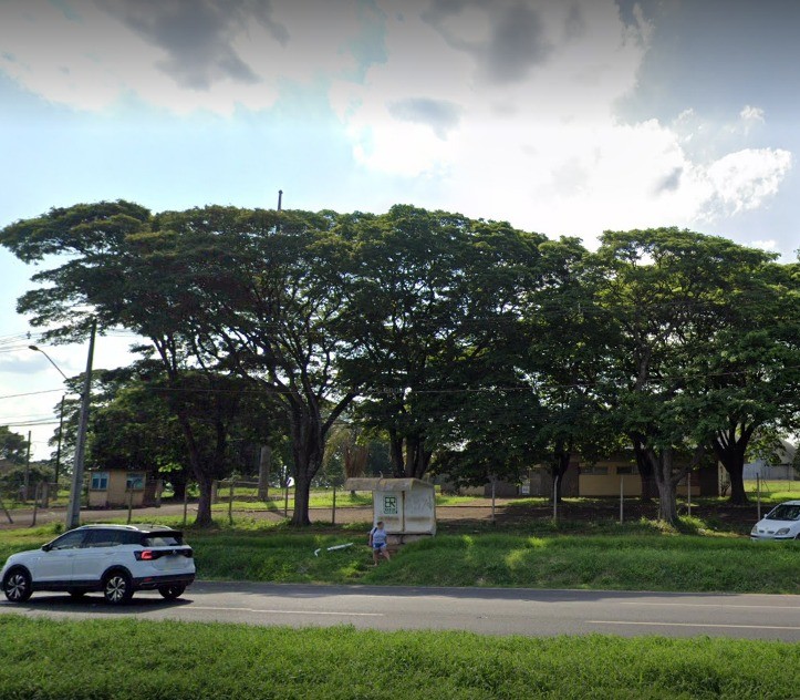 Ouvinte reclama de falta de iluminação em ponto de ônibus na PR-317