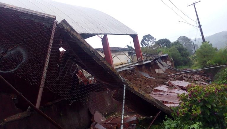 Temporal causa estragos em General Carneiro