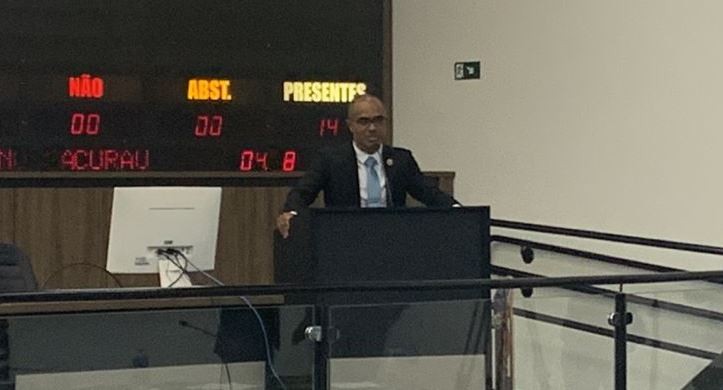 Adriano Bacurau toma posse como vereador de Maringá