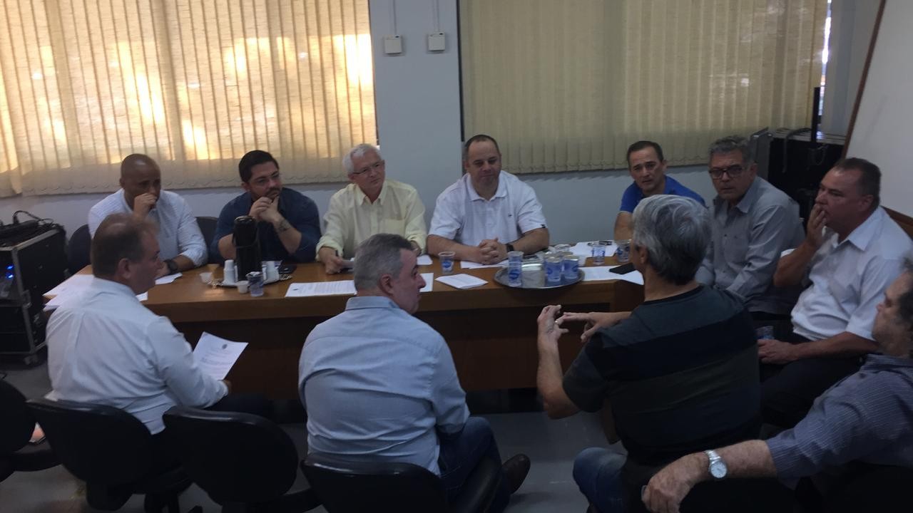 Reunião debate emendas para projeto dos supermercados