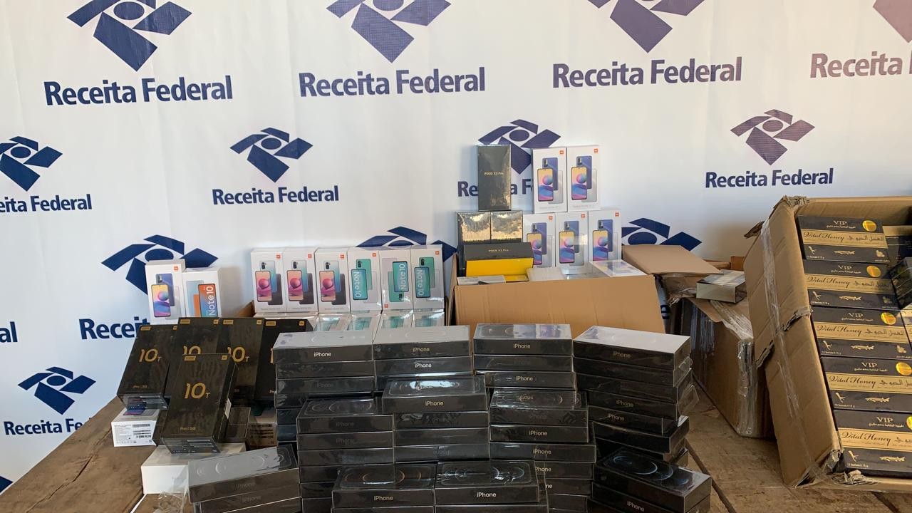 Ônibus com R$ 1 mi em mercadorias estrangeiras é apreendido em Maringá