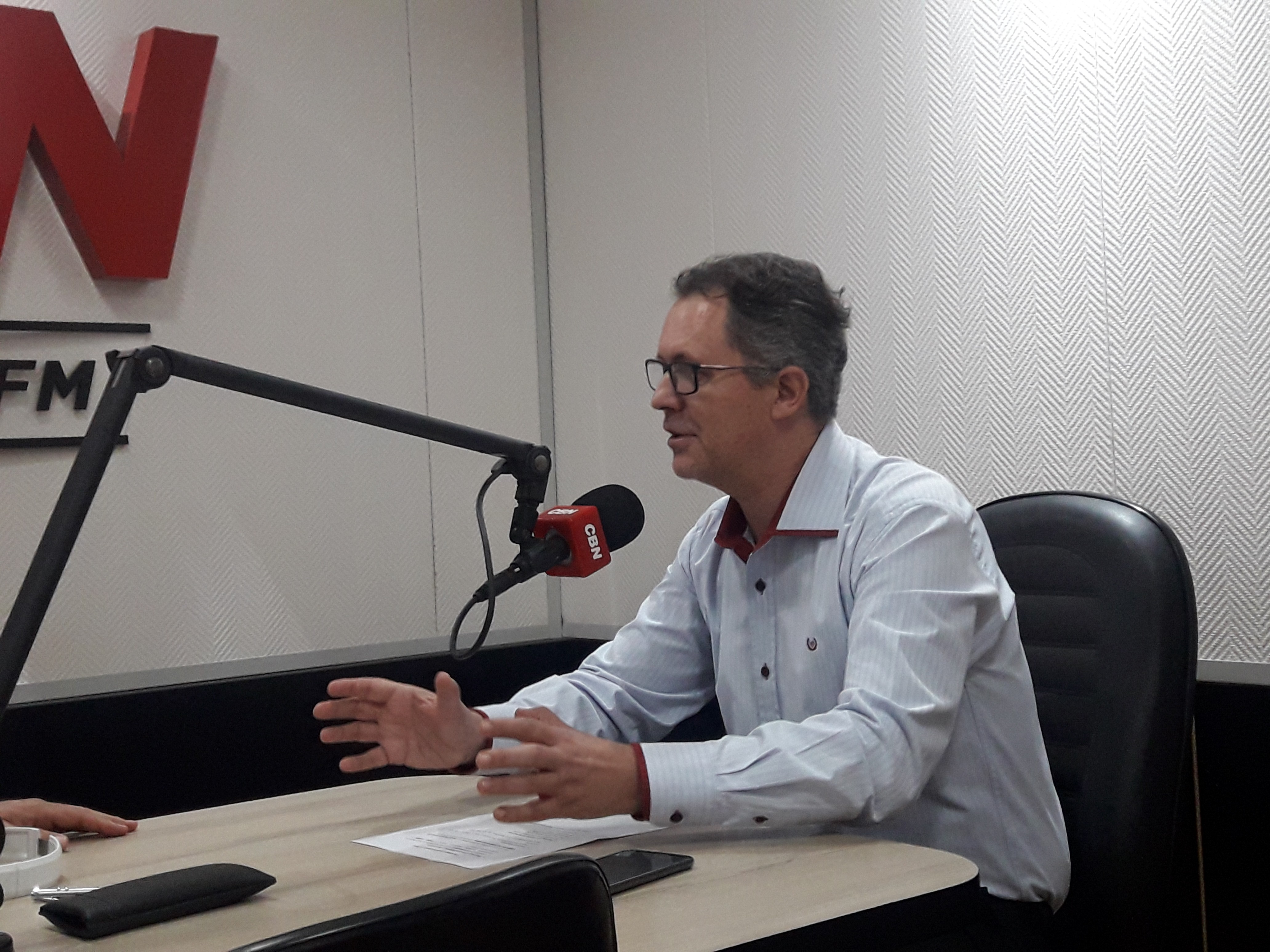 Tributação brasileira contribui para descaminho e contrabando, diz advogado