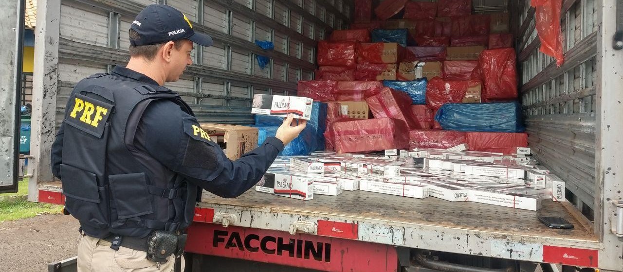 Quase cinco toneladas de maconha foram apreendidas pela PRF no norte do Paraná