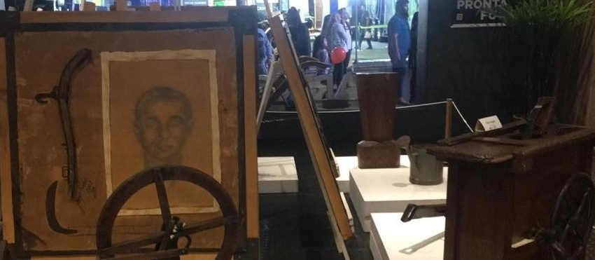 Exposição com objetos de pioneiros faz sucesso no estande da Prefeitura de Maringá