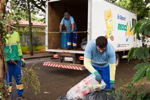 Licitação de caminhões para coleta seletiva em Maringá é adiada