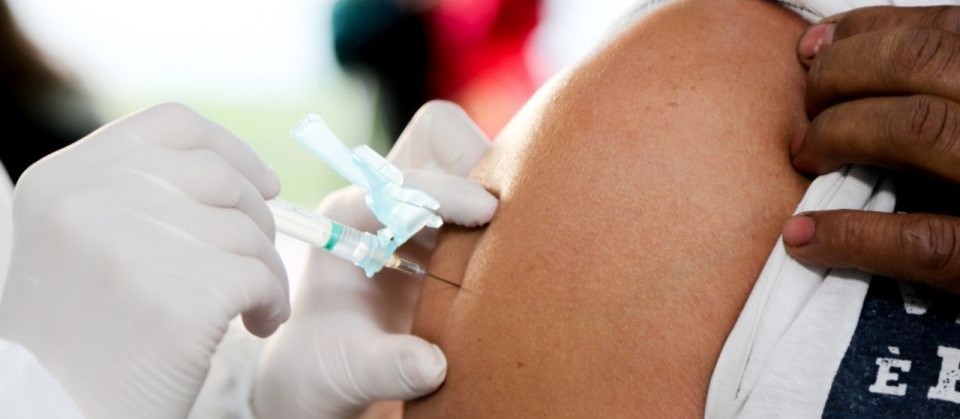 Secretaria de Saúde faz apelo para quem está com a 2ª ou a 3ª dose da vacina contra Covid-19 atrasada