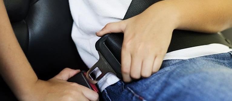 Por que o cinto de segurança pode evitar morte em caso de capotamento?